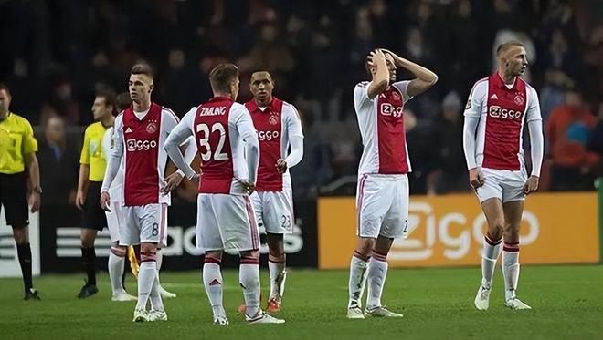 场上屡屡展 场上屡屡展