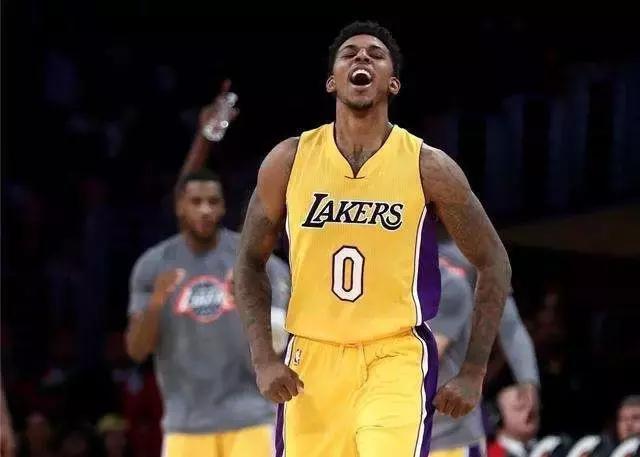 控球率更接 控球率更接